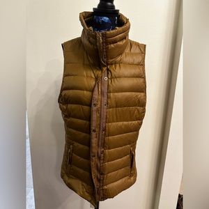 GAP Down Feather Vest. Medium - no damage, smoke free home - yellow/mustard